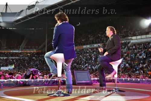 Eindhoven, 14 Juni 2009 3e Concert van Guus Meeuwis in het PSV stadion
Uitgenodigd door Autolichtstad BV
Als gast artiest Marco Borsato en de groep Jewelste
Foto Peter Smulders BV