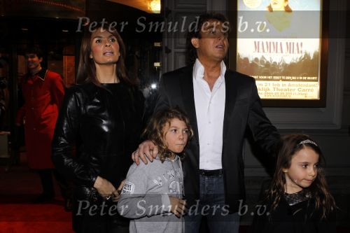 Amsterdam 14 januari 2010
Marc en Leontine Borsato bij voorstelling mama mia in carre met hun kinderen Jada Senna en Luca.
Peter Smulders bv