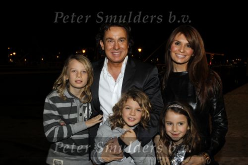 Amsterdam 14 januari 2010
Marc en Leontine Borsato bij voorstelling mama mia in carre met hun kinderen Jada Senna en Luca.
Peter Smulders bv