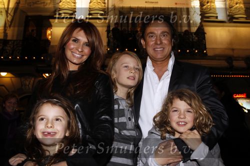 Amsterdam 14 januari 2010
Marc en Leontine Borsato bij voorstelling mama mia in carre met hun kinderen Jada Senna en Luca.
Peter Smulders bv