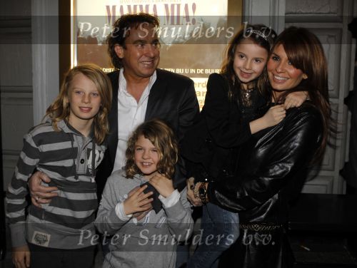 Amsterdam 14 januari 2010
Marc en Leontine Borsato bij voorstelling mama mia in carre met hun kinderen Jada Senna en Luca.
Peter Smulders bv