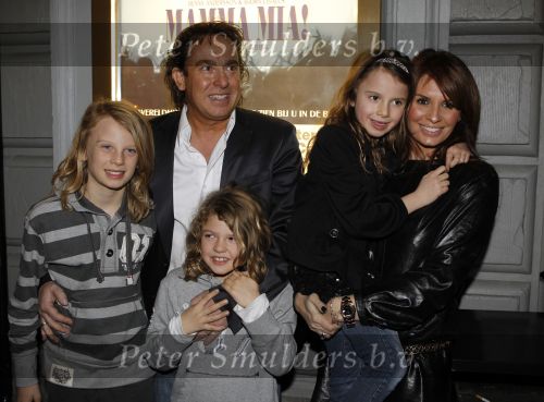 Amsterdam 14 januari 2010
Marc en Leontine Borsato bij voorstelling mama mia in carre met hun kinderen Jada Senna en Luca.
Peter Smulders bv