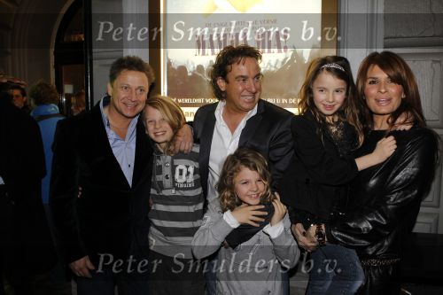 Amsterdam 14 januari 2010
Marc en Leontine Borsato bij voorstelling mama mia in carre met hun kinderen Jada Senna en Luca.
Peter Smulders bv