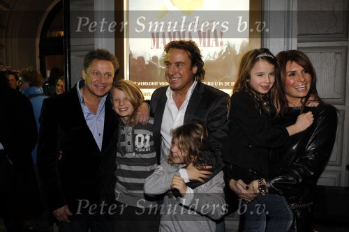 Amsterdam 14 januari 2010
Marc en Leontine Borsato bij voorstelling mama mia in carre met hun kinderen Jada Senna en Luca.
Peter Smulders bv