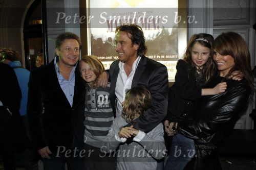 Amsterdam 14 januari 2010
Marc en Leontine Borsato bij voorstelling mama mia in carre met hun kinderen Jada Senna en Luca.
Peter Smulders bv