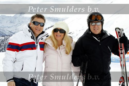 Blatten 23 februari 2010
Marco en Leontien Borsato op skivakantie met hun kinderen Luca Senna en Jada. Ook Armando Vanessa en Chiara Borsato zijn erbij . Moeder Mary was er ook bij.
Peter Smulders bv