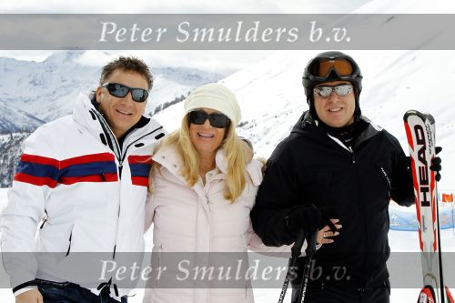 Blatten 23 februari 2010
Marco en Leontien Borsato op skivakantie met hun kinderen Luca Senna en Jada. Ook Armando Vanessa en Chiara Borsato zijn erbij . Moeder Mary was er ook bij.
Peter Smulders bv