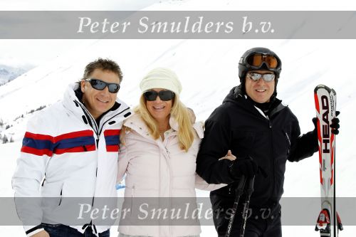 Blatten 23 februari 2010
Marco en Leontien Borsato op skivakantie met hun kinderen Luca Senna en Jada. Ook Armando Vanessa en Chiara Borsato zijn erbij . Moeder Mary was er ook bij.
Peter Smulders bv
