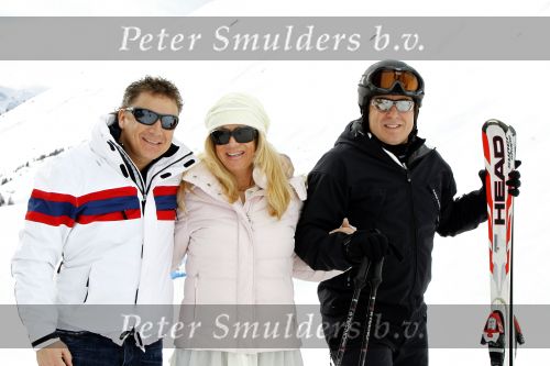 Blatten 23 februari 2010
Marco en Leontien Borsato op skivakantie met hun kinderen Luca Senna en Jada. Ook Armando Vanessa en Chiara Borsato zijn erbij . Moeder Mary was er ook bij.
Peter Smulders bv