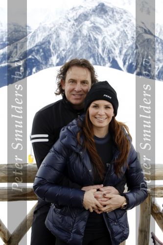 Blatten 23 februari 2010
Marco en Leontien Borsato op skivakantie met hun kinderen Luca Senna en Jada. Ook Armando Vanessa en Chiara Borsato zijn erbij . Moeder Mary was er ook bij.
Peter Smulders bv