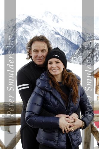 Blatten 23 februari 2010
Marco en Leontien Borsato op skivakantie met hun kinderen Luca Senna en Jada. Ook Armando Vanessa en Chiara Borsato zijn erbij . Moeder Mary was er ook bij.
Peter Smulders bv