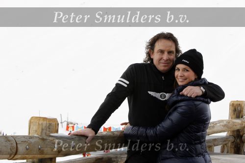 Blatten 23 februari 2010
Marco en Leontien Borsato op skivakantie met hun kinderen Luca Senna en Jada. Ook Armando Vanessa en Chiara Borsato zijn erbij . Moeder Mary was er ook bij.
Peter Smulders bv