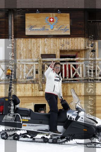 Blatten 23 februari 2010
Marco en Leontien Borsato op skivakantie met hun kinderen Luca Senna en Jada. Ook Armando Vanessa en Chiara Borsato zijn erbij . Moeder Mary was er ook bij.
Peter Smulders bv