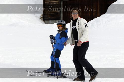 Blatten 23 februari 2010
Marco en Leontien Borsato op skivakantie met hun kinderen Luca Senna en Jada. Ook Armando Vanessa en Chiara Borsato zijn erbij . Moeder Mary was er ook bij.
Peter Smulders bv