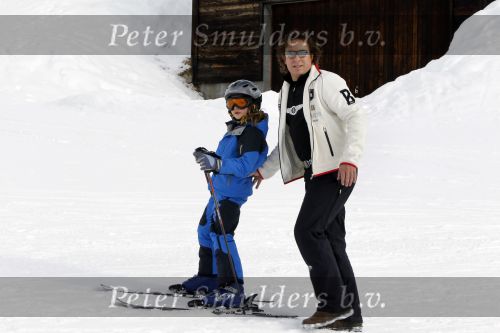 Blatten 23 februari 2010
Marco en Leontien Borsato op skivakantie met hun kinderen Luca Senna en Jada. Ook Armando Vanessa en Chiara Borsato zijn erbij . Moeder Mary was er ook bij.
Peter Smulders bv