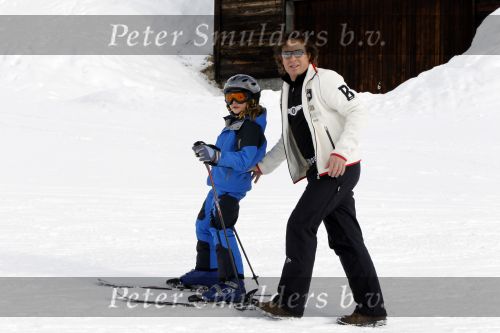 Blatten 23 februari 2010
Marco en Leontien Borsato op skivakantie met hun kinderen Luca Senna en Jada. Ook Armando Vanessa en Chiara Borsato zijn erbij . Moeder Mary was er ook bij.
Peter Smulders bv