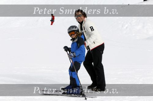 Blatten 23 februari 2010
Marco en Leontien Borsato op skivakantie met hun kinderen Luca Senna en Jada. Ook Armando Vanessa en Chiara Borsato zijn erbij . Moeder Mary was er ook bij.
Peter Smulders bv