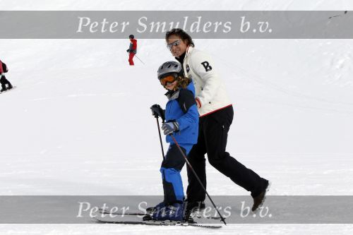 Blatten 23 februari 2010
Marco en Leontien Borsato op skivakantie met hun kinderen Luca Senna en Jada. Ook Armando Vanessa en Chiara Borsato zijn erbij . Moeder Mary was er ook bij.
Peter Smulders bv