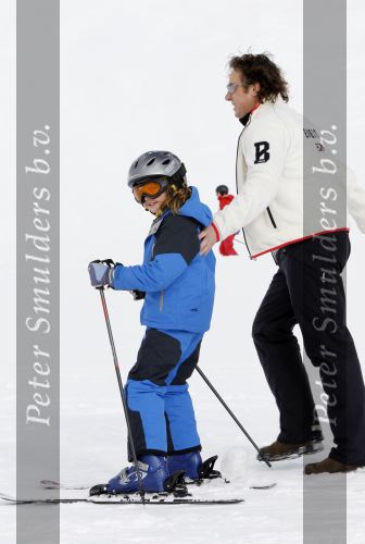 Blatten 23 februari 2010
Marco en Leontien Borsato op skivakantie met hun kinderen Luca Senna en Jada. Ook Armando Vanessa en Chiara Borsato zijn erbij . Moeder Mary was er ook bij.
Peter Smulders bv