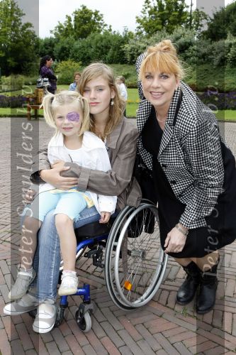Kaatsheuvel 2 augustus 2009
Premiere show in de efteling. Margriet Eshuis met nichtjes
Peter Smulders bv