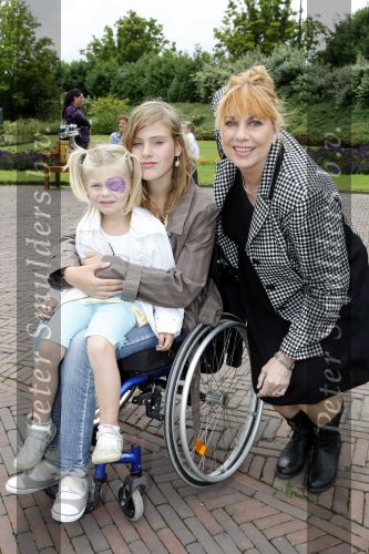 Kaatsheuvel 2 augustus 2009
Premiere show in de efteling. Margriet Eshuis met nichtjes
Peter Smulders bv