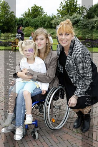 Kaatsheuvel 2 augustus 2009
Premiere show in de efteling. Margriet Eshuis met nichtjes
Peter Smulders bv