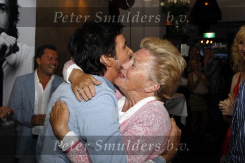 Amsterdam 8 augustus 2009
Mari v d Ven viert zijn 50e verjaardag.
Peter Smulders bv