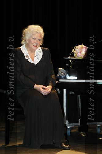 Lommel 7 juni 2009
Marie Cecile Moerdijk viert haar 80e verjaardag in schouwburg van Lommel.
Peter Smulders bv