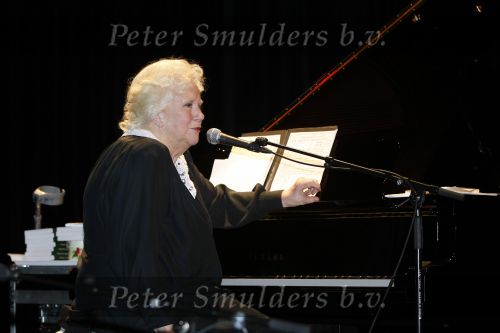 Lommel 7 juni 2009
Marie Cecile Moerdijk viert haar 80e verjaardag in schouwburg van Lommel.
Peter Smulders bv