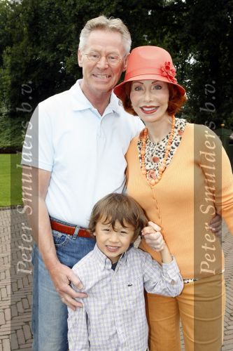Kaatsheuvel 2 augustus 2009
Premiere show in de efteling. Marijke Helwegen met man en kleinkinderen
Peter Smulders bv