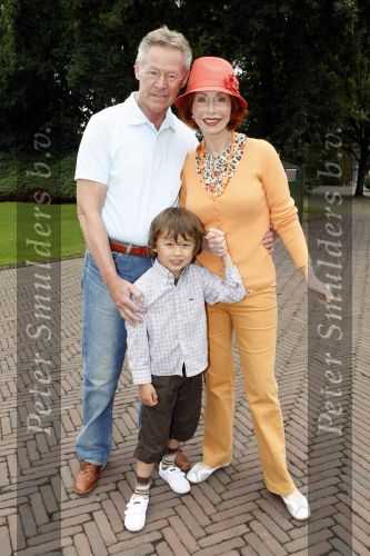 Kaatsheuvel 2 augustus 2009
Premiere show in de efteling. Marijke Helwegen met man en kleinkinderen
Peter Smulders bv