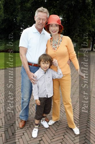Kaatsheuvel 2 augustus 2009
Premiere show in de efteling. Marijke Helwegen met man en kleinkinderen
Peter Smulders bv