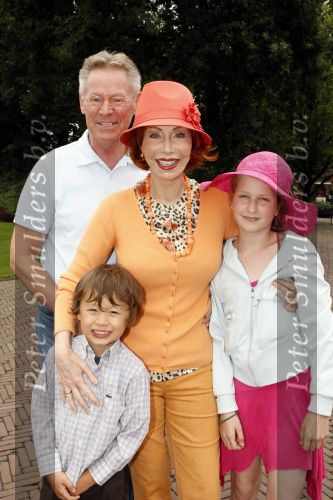 Kaatsheuvel 2 augustus 2009
Premiere show in de efteling. Marijke Helwegen met man en kleinkinderen
Peter Smulders bv