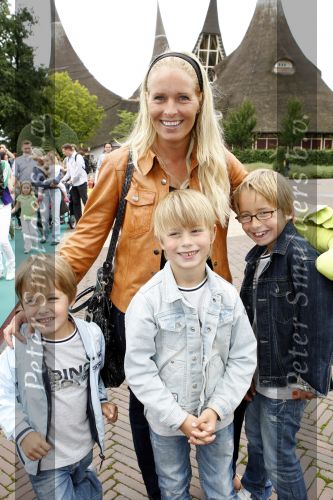 Kaatsheuvel 2 augustus 2009
Premiere show in de efteling. Mariska Bauer met Jan Christiaan en Frans jr
Peter Smulders bv