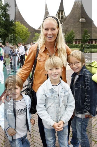 Kaatsheuvel 2 augustus 2009
Premiere show in de efteling. Mariska Bauer met Jan Christiaan en Frans jr
Peter Smulders bv