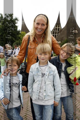 Kaatsheuvel 2 augustus 2009
Premiere show in de efteling. Mariska Bauer met Jan Christiaan en Frans jr
Peter Smulders bv