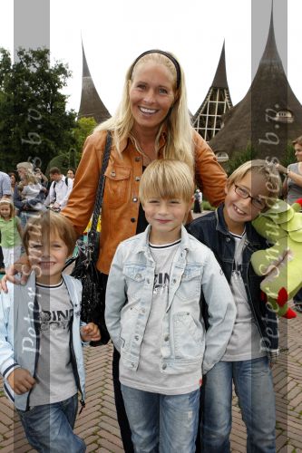 Kaatsheuvel 2 augustus 2009
Premiere show in de efteling. Mariska Bauer met Jan Christiaan en Frans jr
Peter Smulders bv