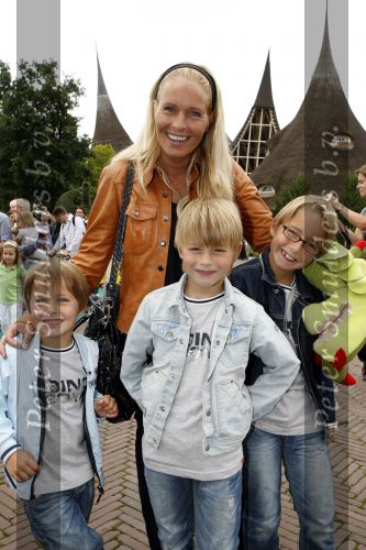 Kaatsheuvel 2 augustus 2009
Premiere show in de efteling. Mariska Bauer met Jan Christiaan en Frans jr
Peter Smulders bv