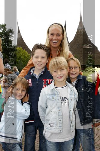 Kaatsheuvel 2 augustus 2009
Premiere show in de efteling. Mariska Bauer met Jan Christiaan en Frans jr
Peter Smulders bv