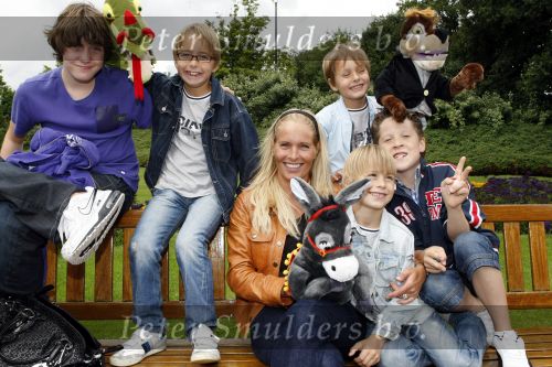 Kaatsheuvel 2 augustus 2009
Premiere show in de efteling. Mariska Bauer met Jan Christiaan en Frans jr
Peter Smulders bv