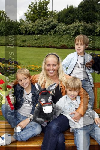 Kaatsheuvel 2 augustus 2009
Premiere show in de efteling. Mariska Bauer met Jan Christiaan en Frans jr
Peter Smulders bv