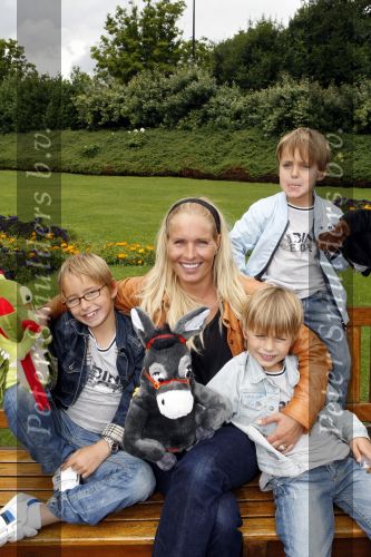 Kaatsheuvel 2 augustus 2009
Premiere show in de efteling. Mariska Bauer met Jan Christiaan en Frans jr
Peter Smulders bv