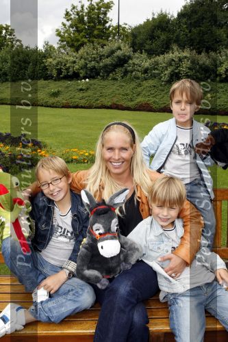 Kaatsheuvel 2 augustus 2009
Premiere show in de efteling. Mariska Bauer met Jan Christiaan en Frans jr
Peter Smulders bv