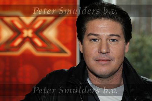 Amsterdam 2 februari 2010
Perspresentatie X factor in hotel arena . Aanwezig waren Wendy v Dijk zwanger Martijn Krabbe Gorodon Eric v Tijn Angela Groothuizen en Stacey Rookhuizen.
Peter Smulders bv