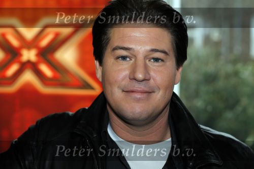 Amsterdam 2 februari 2010
Perspresentatie X factor in hotel arena . Aanwezig waren Wendy v Dijk zwanger Martijn Krabbe Gorodon Eric v Tijn Angela Groothuizen en Stacey Rookhuizen.
Peter Smulders bv