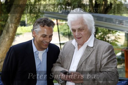 Amsterdam 1 juli 2009
Robert Schoemacher en zijn vader Matthijs tijdens persconferentie in het hilton hotel waar ze bekendmaken dat de familie Malenstein van de Bergmann kliniek 
hun kliniek overgenomen heeft.  Wel blijven ze werken voor hen.
Peter Smulders bv