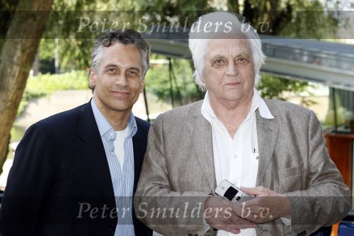 Amsterdam 1 juli 2009
Robert Schoemacher en zijn vader Matthijs tijdens persconferentie in het hilton hotel waar ze bekendmaken dat de familie Malenstein van de Bergmann kliniek 
hun kliniek overgenomen heeft.  Wel blijven ze werken voor hen.
Peter Smulders bv