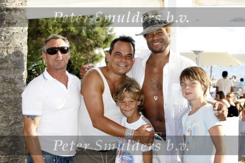 Ibiza 9 juli 2009
Gary Dourdan van CSI miami  met Maxim Gullit en Robert Halewijn op het strand bij Blue Marlin.
Peter Smulders bv