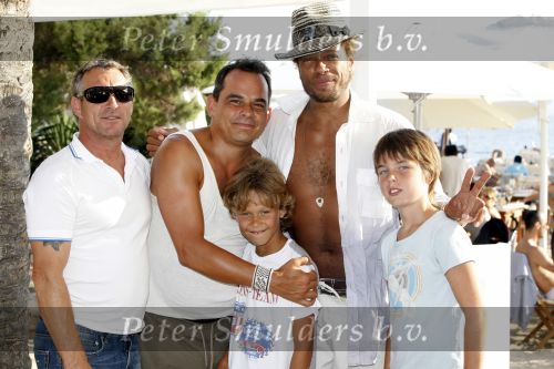 Ibiza 9 juli 2009
Gary Dourdan van CSI miami  met Maxim Gullit en Robert Halewijn op het strand bij Blue Marlin.
Peter Smulders bv