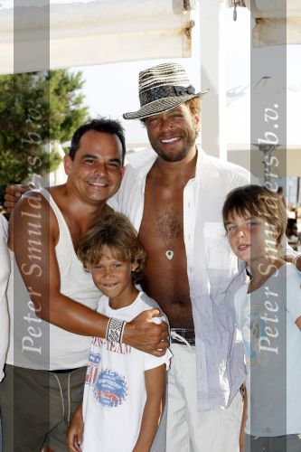 Ibiza 9 juli 2009
Gary Dourdan van CSI miami  met Maxim Gullit en Robert Halewijn op het strand bij Blue Marlin.
Peter Smulders bv